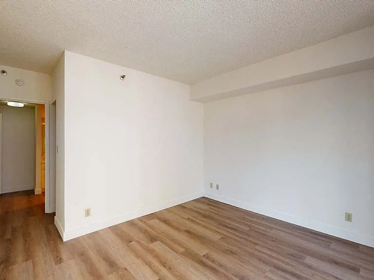 Trinity Towers Apartments — Photo 58