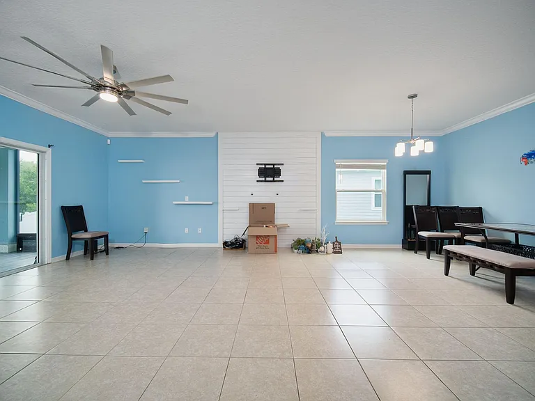 10932 Haws Ln — Photo 6