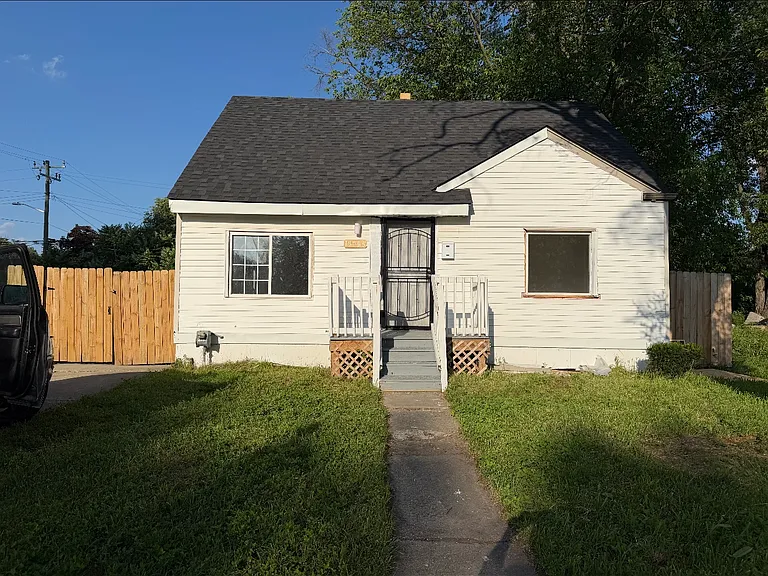19966 Lindsay St — Photo 2