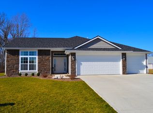 1813 Elizabethan Ct, Fort Wayne, IN 46818