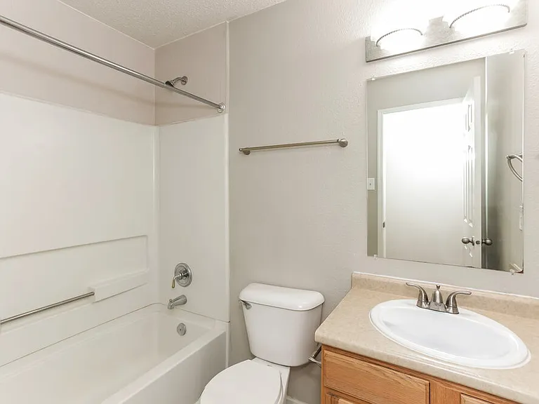 6906 W Dover Pl — Photo 15