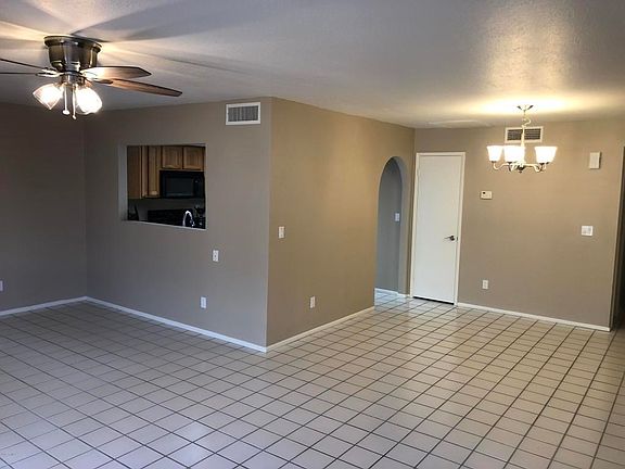 2526 E Wagoner Rd MLS Pic #3