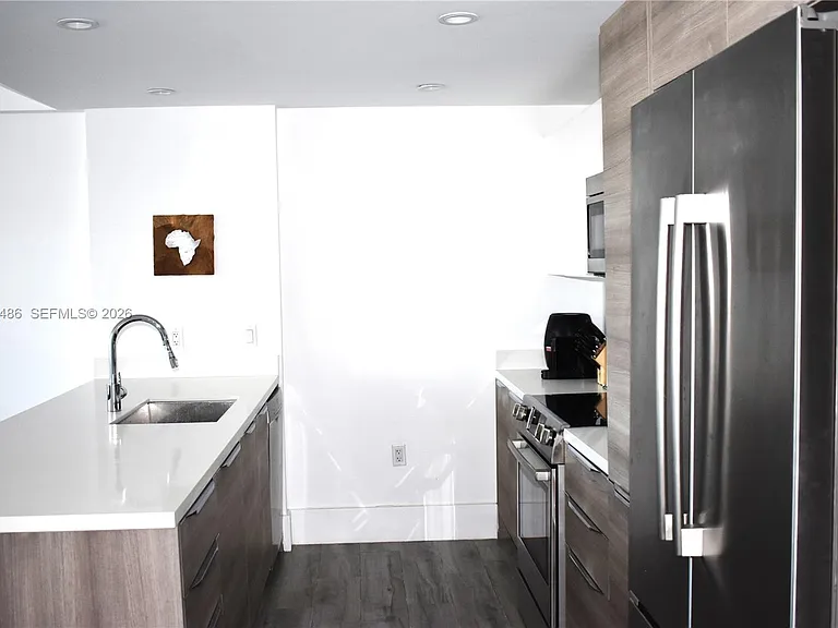 9940 W Bay Harbor Dr #6D — Photo 8