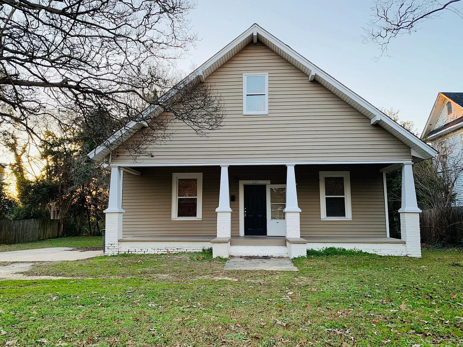 1127 Maple St — Photo 1