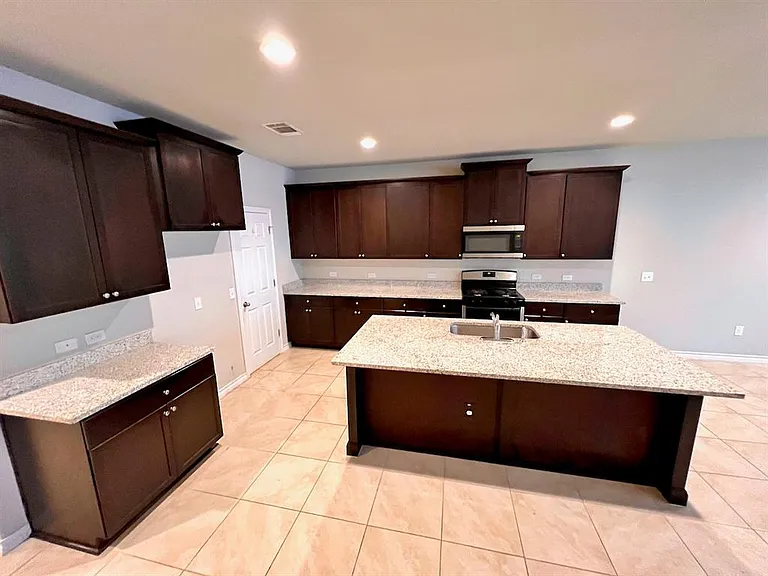 5717 Lehman Way — Photo 6
