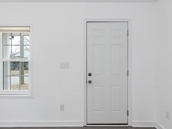 5th image of 916 Star St