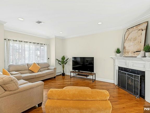 5th image of 434 Nelson Avenue