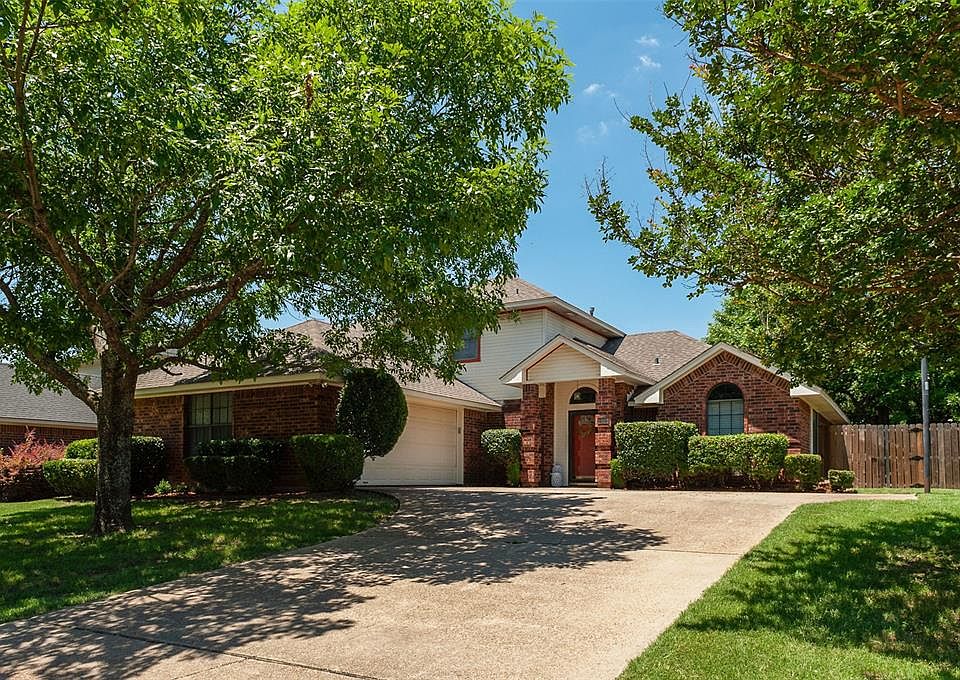 1st image of 519 Gingerbread Ln
