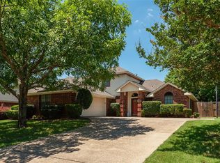 519 Gingerbread Ln, Waxahachie, TX 75165