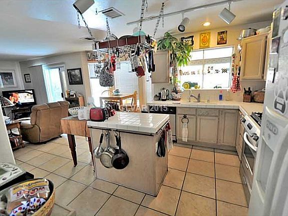 4th image of 1021 Majesty Ct