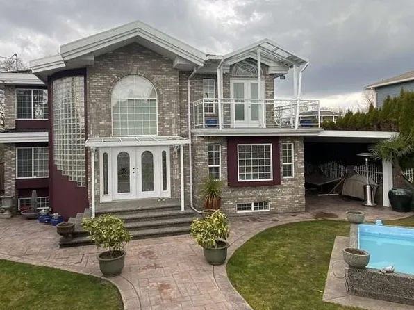 8675 Armstrong Ave, Burnaby, BC V3N 2H4