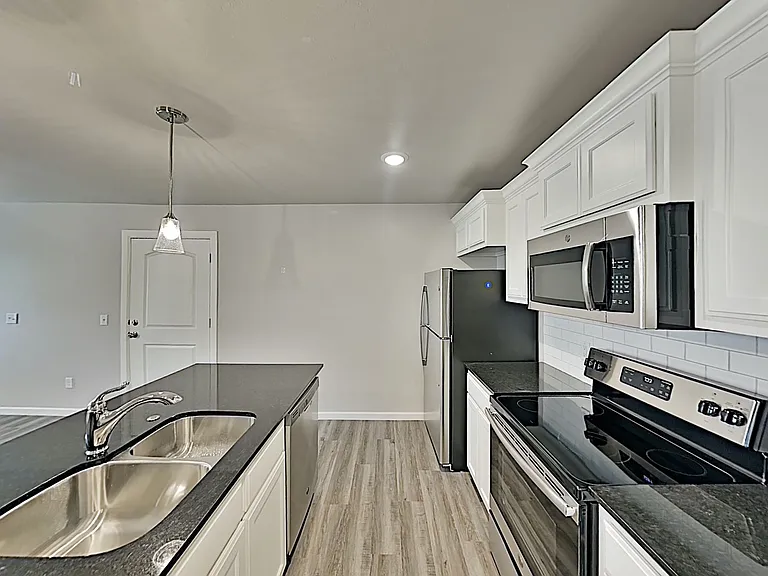 11204 Howard Dr — Photo 8