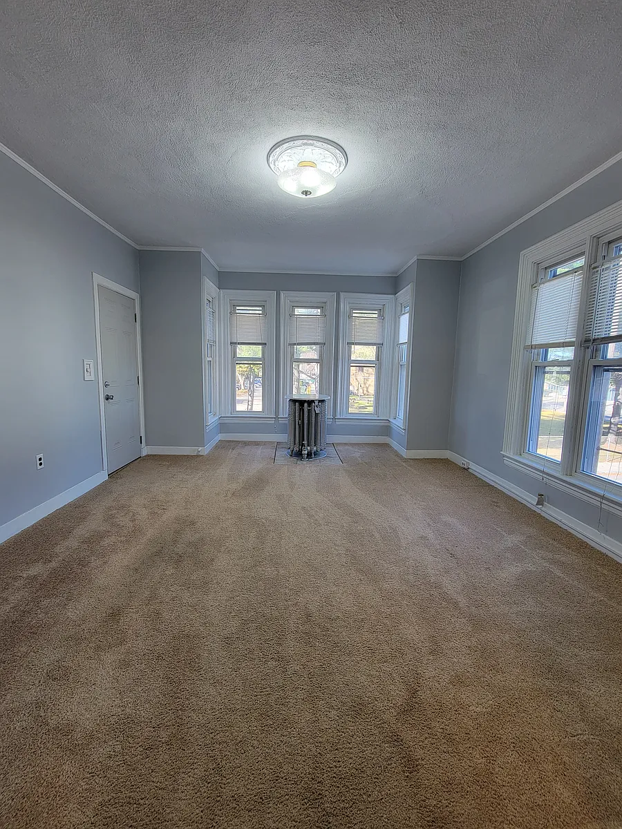 Building Photo - 129 Snow St #2