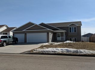 6355 Edgerly Ln, Bismarck, ND 58504