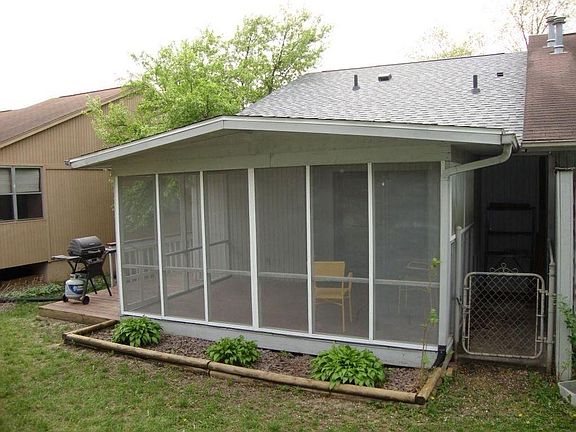 Screened in porch