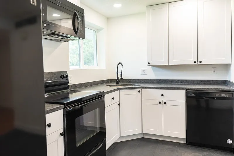 Newly Remodeled Single Level Sandy Home — Photo 3