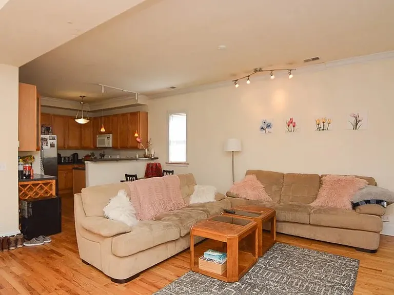 1315 W Roscoe St #2 — Photo 4
