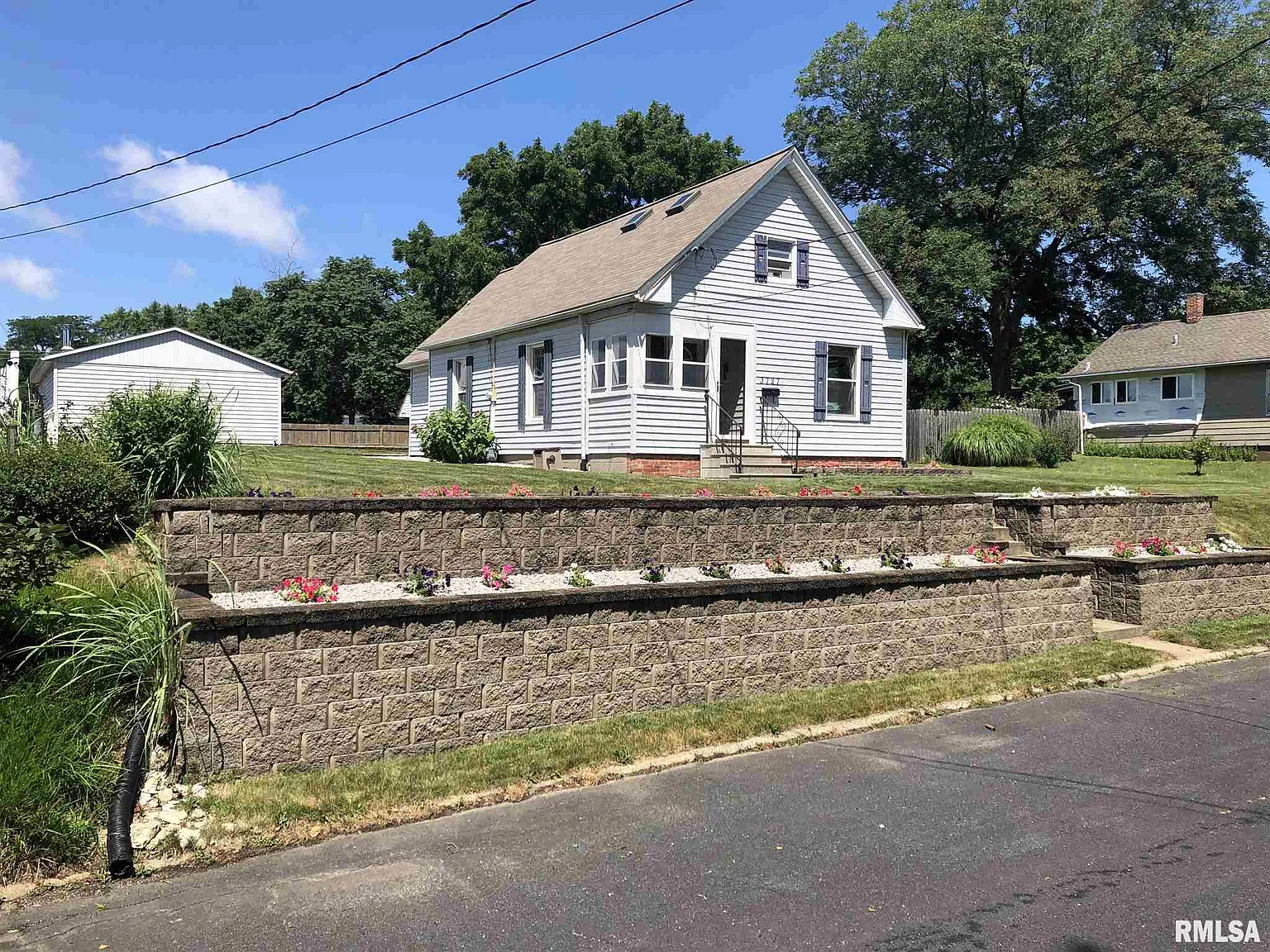 3727 N Dayton Ave photo 1