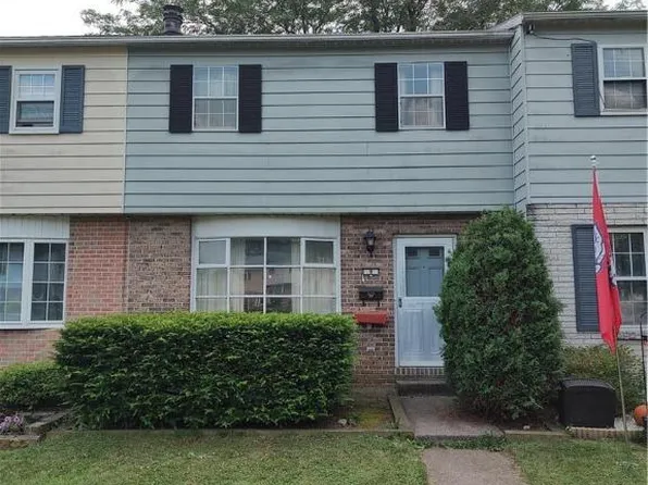 8 Madison Ln, Whitehall, PA 18052