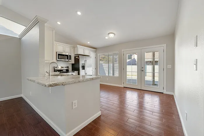 421 E Bart Dr — Photo 5