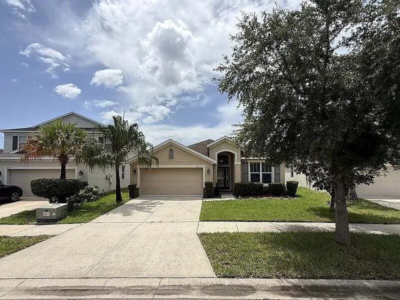 3 bed, 2.0 bath, 2024 sqft, $2,650 — Photo 3