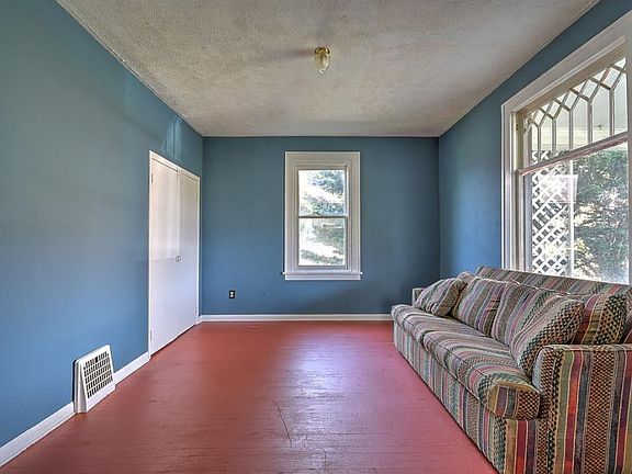 4th image of 209 W Fairview Ave