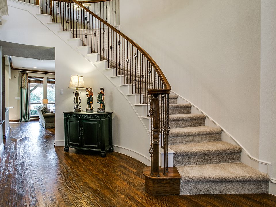 1st image of 302 Foxborough Ln