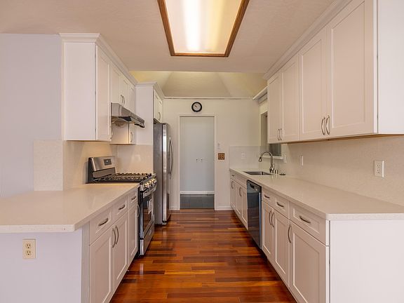 4th image of 1548 Petal Way