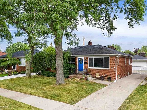 4th image of 22425 Carolina St