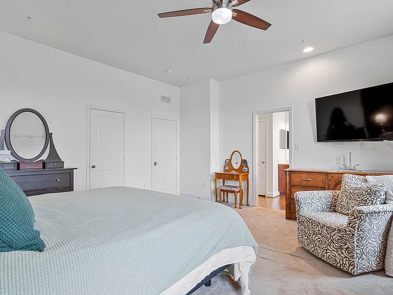 703 Skippers Ln — Photo 18