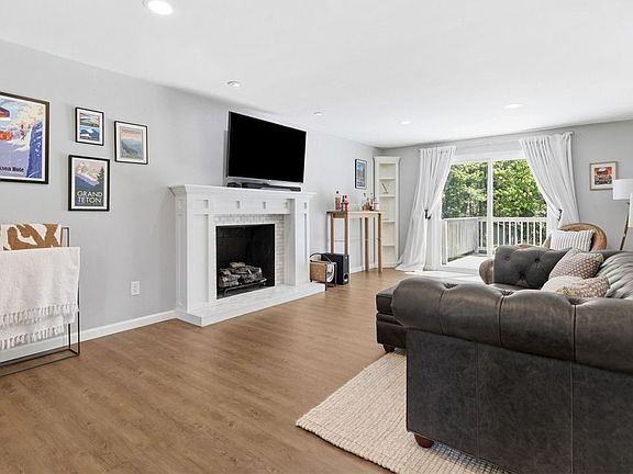 5th image of 101 Meadcrest St