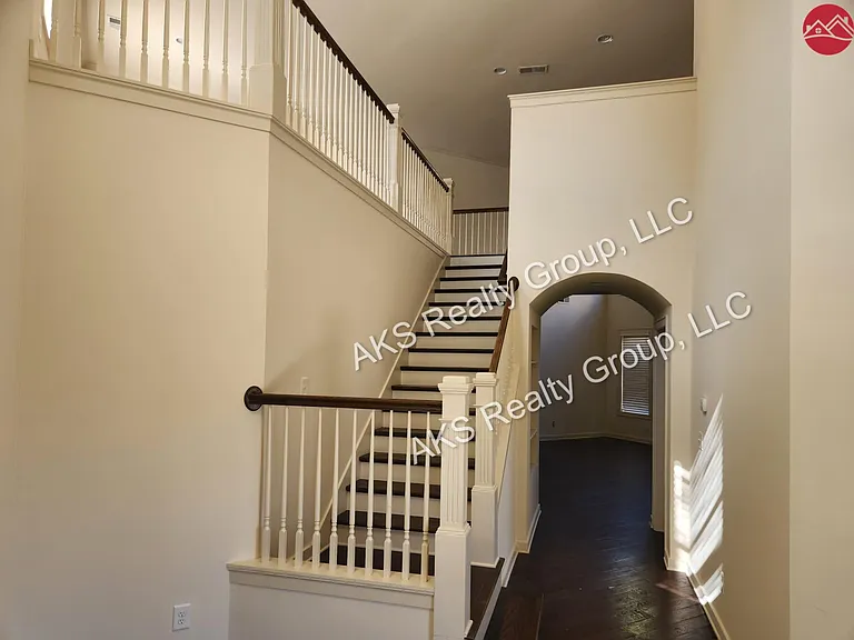 4613 Riverview Dr — Photo 3