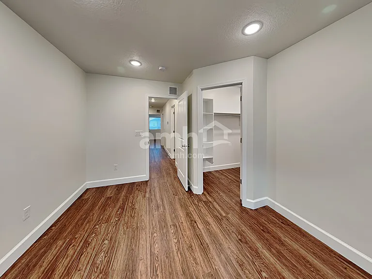 2403 E Surry Way — Photo 9