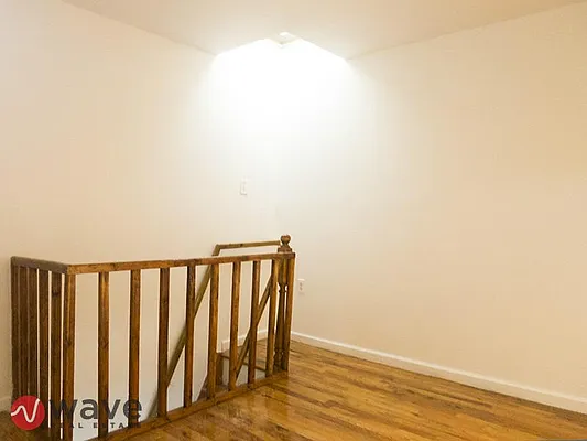 Rented by Wave Real Estate Group | media 35