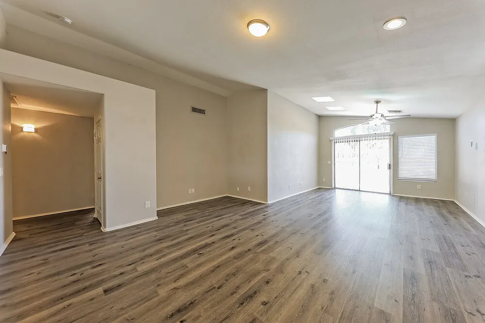 3 bed, 2.0 bath, 1528 sqft, $1,985 — Photo 3