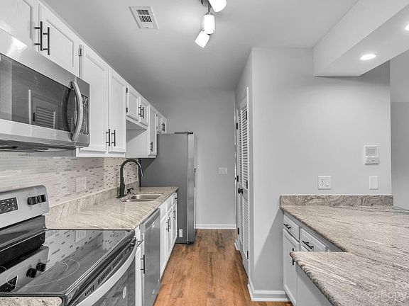 4th image of 6232 Rosecroft Dr