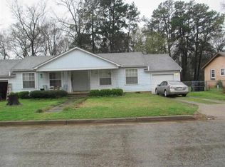 1315 Lake Dr, Longview, TX 75601