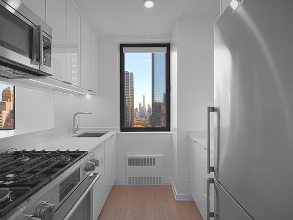 4th image of 124 W 60th St APT 15M