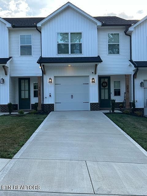 1st image of 7427 Thomas Ln