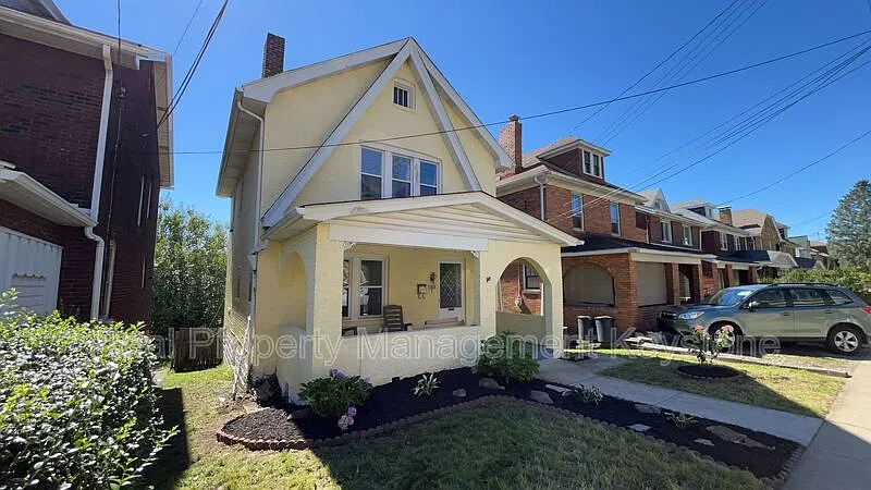 3 bed, 1.0 bath, 1320 sqft, $1,500 — Photo 2