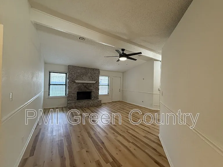1203 W Austin St — Photo 9