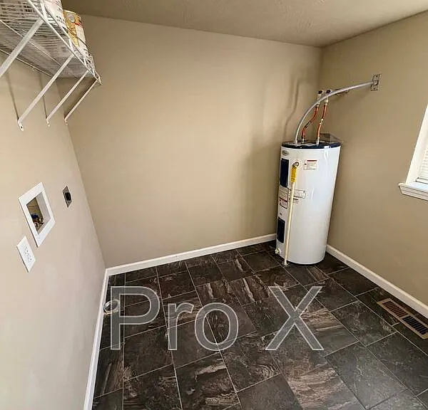 2226 S Moffet Ave — Photo 9