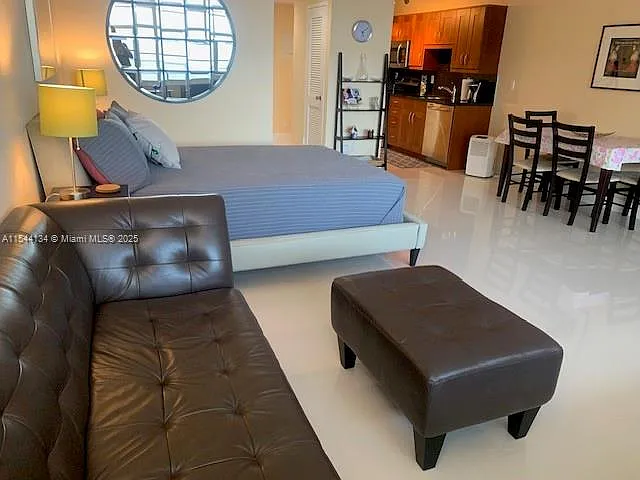 The Decoplage Condo — Photo 4