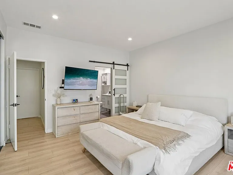 5139 Balboa Blvd #2 — Photo 18
