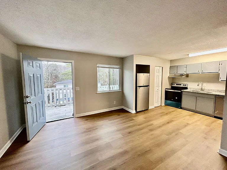 105 Ppoole St #303 — Photo 21