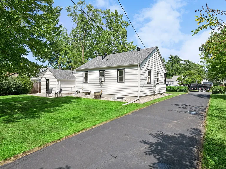 8440 Wentworth Ave S — Photo 32