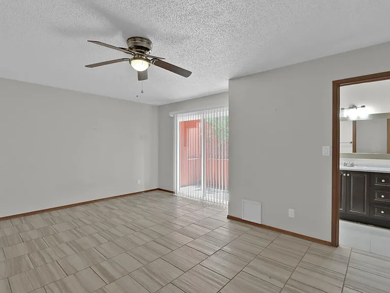 730 N Resler Dr #B — Photo 41