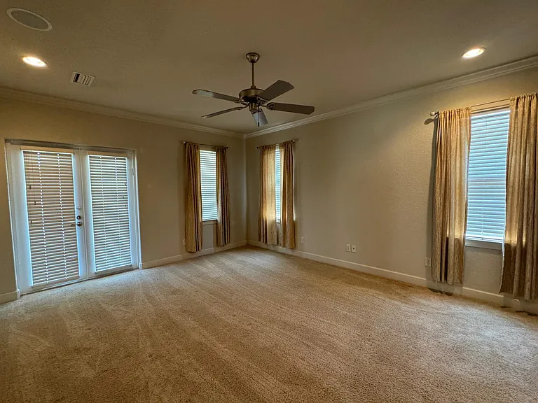 241 Inverrary Dr — Photo 16