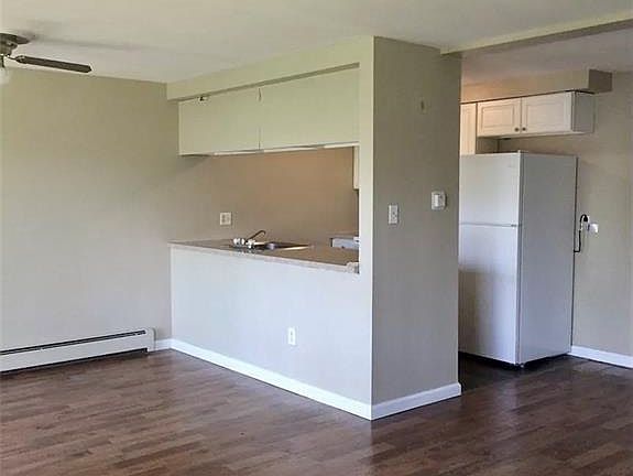 3rd image of 41 Denrose Dr APT 3