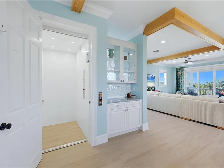 115 Aqua Ln — Photo 9